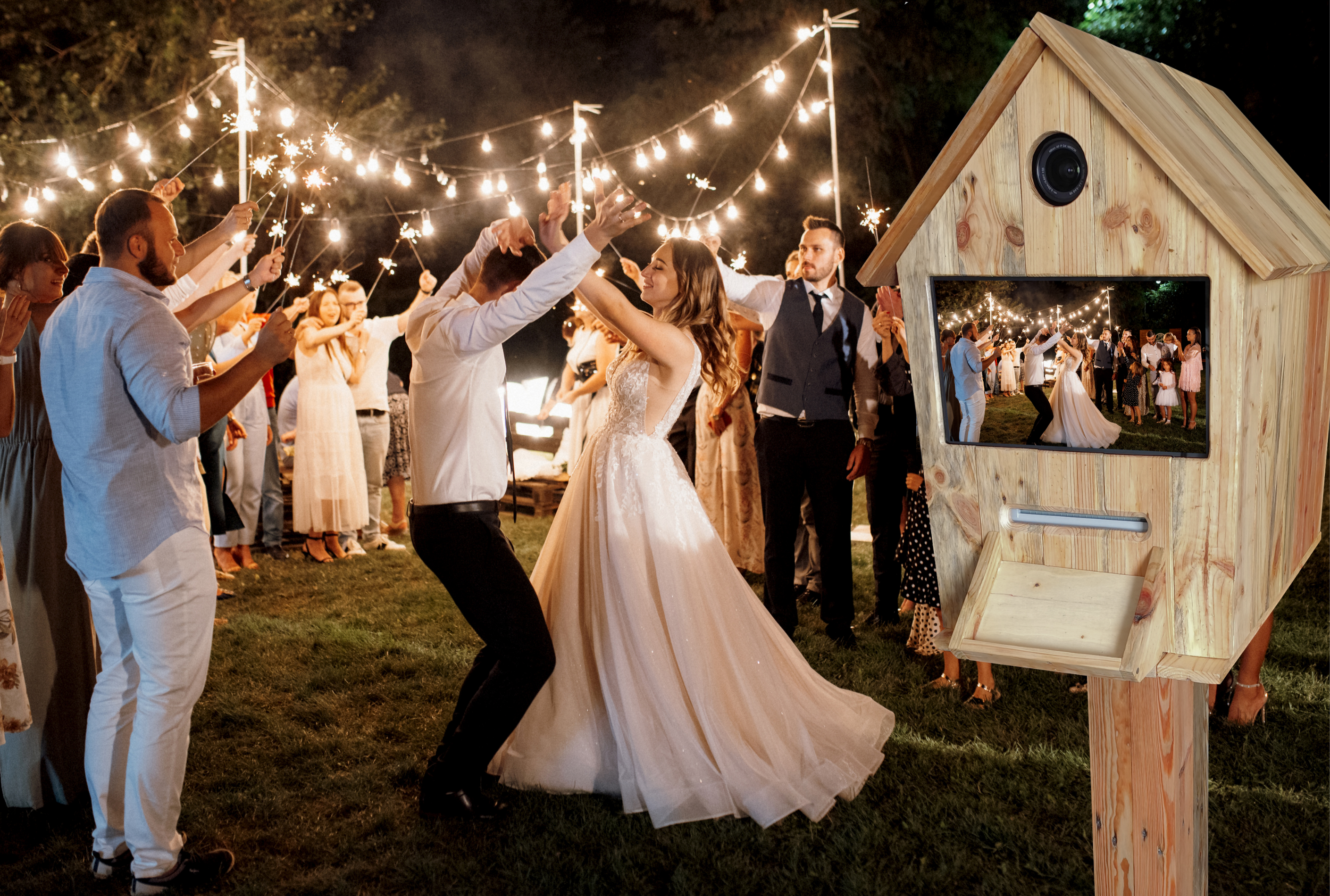 Photobooth nichoir Piko Event location événementiel Photobooth artisanal mariage baptême anniversaire CE CSE particuliers entreprise soirée événement borne photo ludique jeux bois recyclé palettes DIY upcycling fait main rse livraison