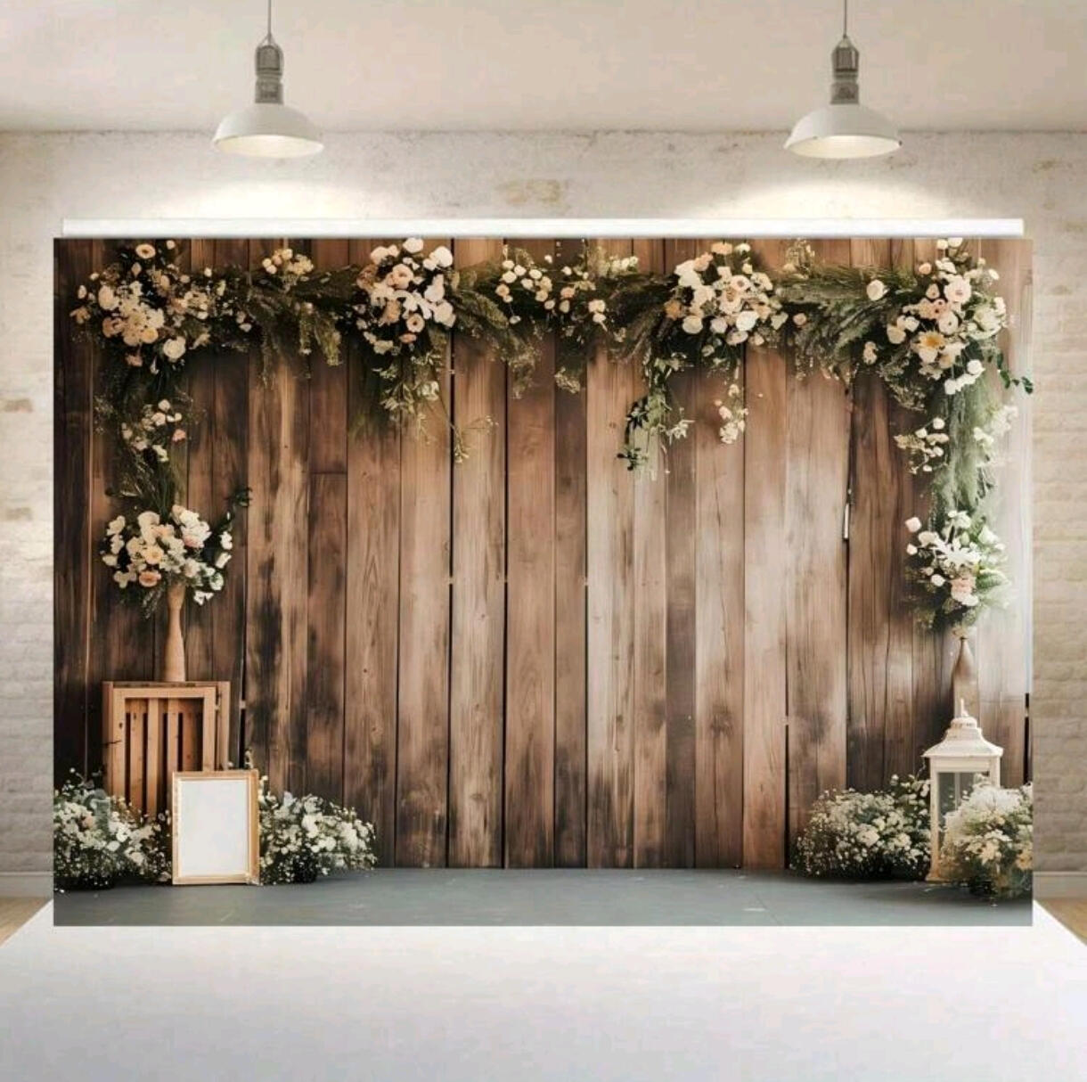 Piko Event | Les ambiances photo, toile suspendue pour accompagner le photobooth, événement, fond bois et fleurs, style bohème champêtre